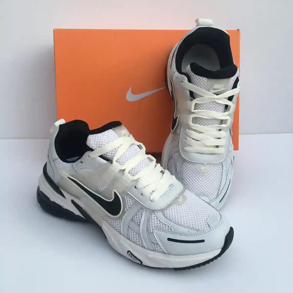 کتونی نایک  NIKE v2k سفید مشکی کد 197